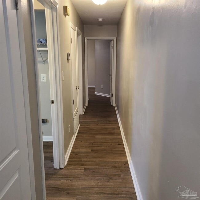 Building Photo - 910 N De Villiers St