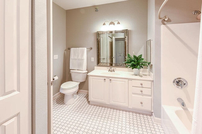 Building Photo - 4120 S Lake Dr