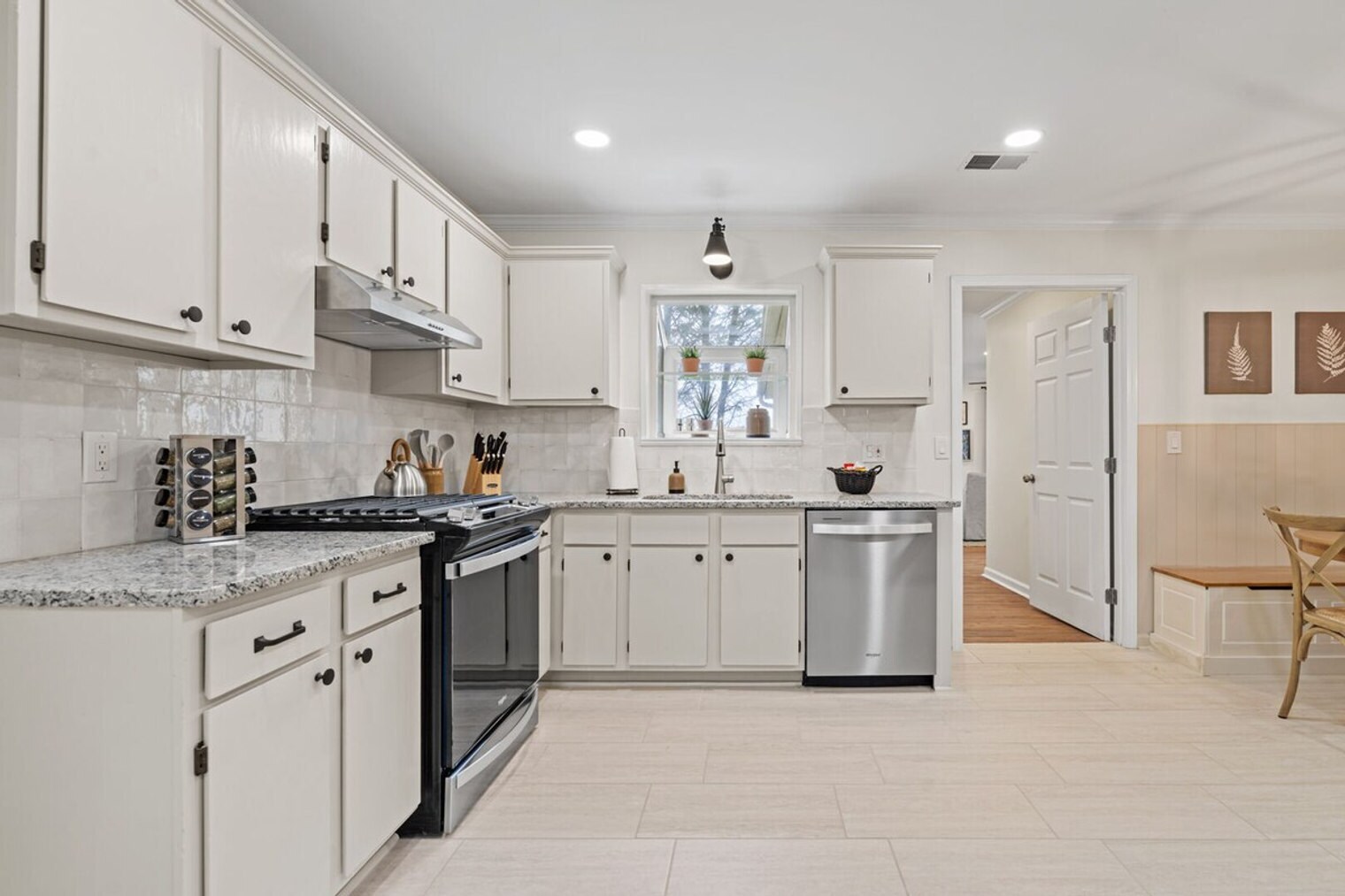 Building Photo - 50 River Oaks Dr SW