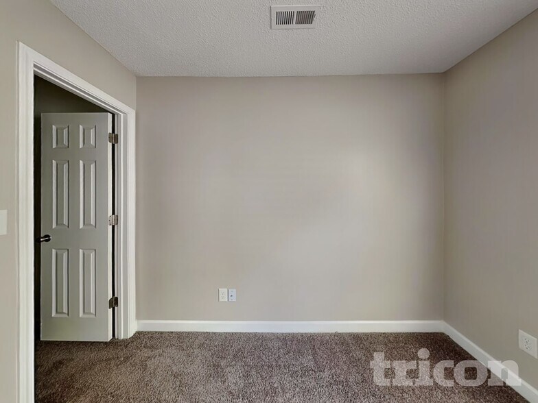 Building Photo - 1024 Crowders Woods Dr