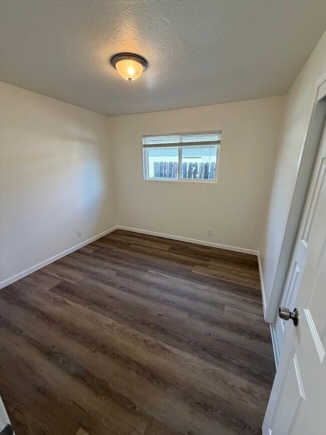 Building Photo - Clovis home for rent.