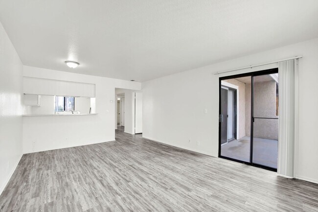 Building Photo - 2BD 2BTH B