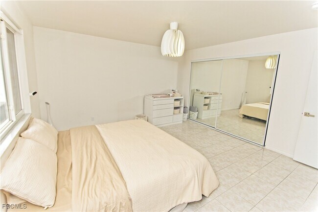 Building Photo - 1444 SE 16th St