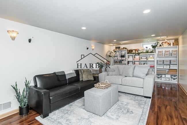 Building Photo - Your NW Sanctuary: 4-BR Single Family Home