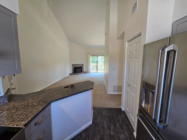 Building Photo - Beautifully Renovated, Top Floor, 2 Bedroom 2 Bath East Boulder Condo for Rent!
