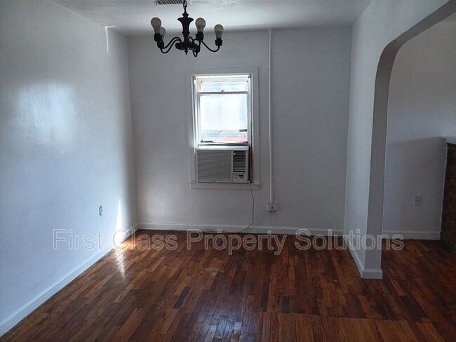 Building Photo - 1701 NE 34th St