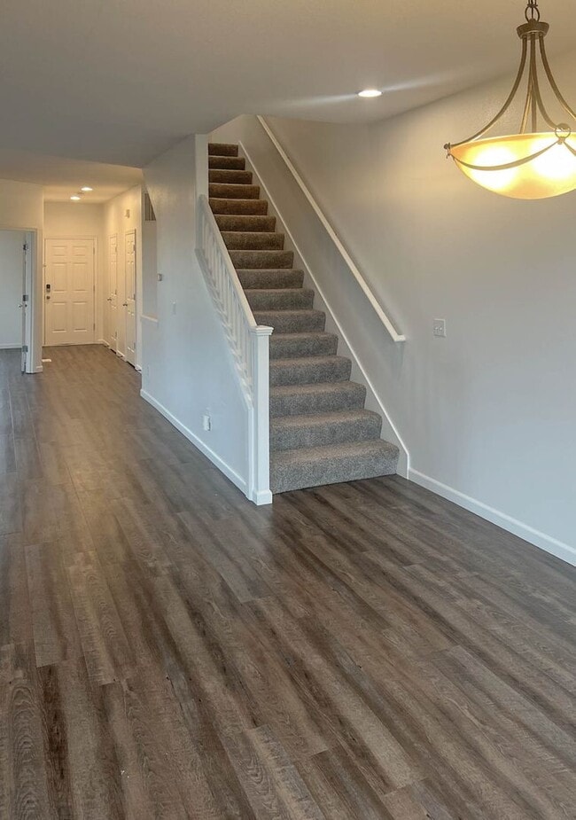 Building Photo - Beautiful West Linn Home in a Quiet, Desirable Neighborhood