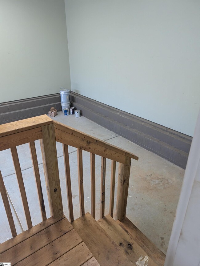 Building Photo - 154 S Lake Emory Dr