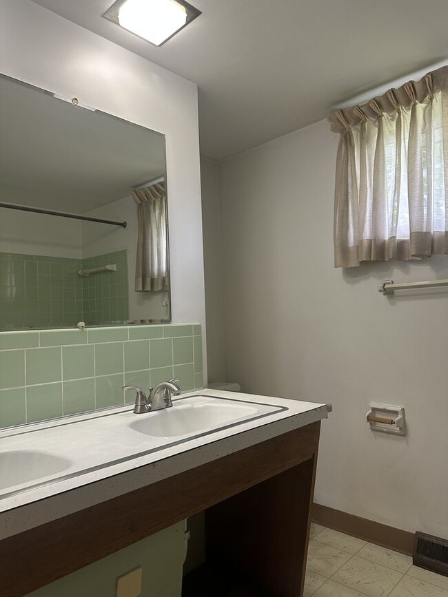 Building Photo - 3 Bed 2 Bath Home for Rent!