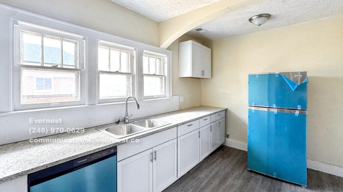 Primary Photo - 3745 W Grand St