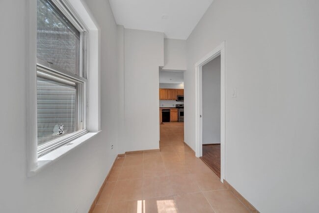Building Photo - 322 Webster Ave