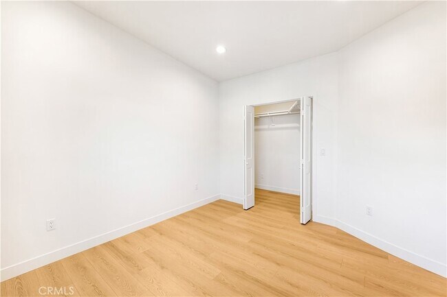 Building Photo - 4040 Somers Ave