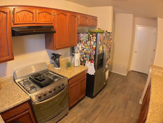 Building Photo - East El Paso 3bed/2bath Refrig A/C!