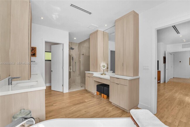 Building Photo - 6466 SW 84th St