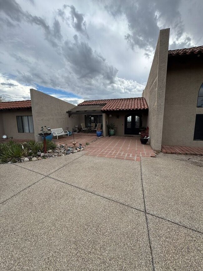 Building Photo - 4030 E Camino de la Bajada