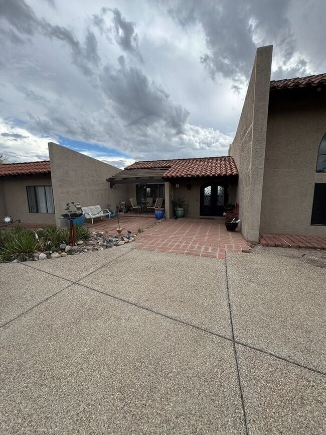 Building Photo - Stunning 2-Story Home!