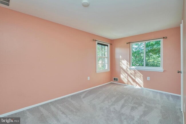 Building Photo - 8076 St Annes Ct