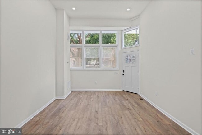 Building Photo - 1723 E Lombard St