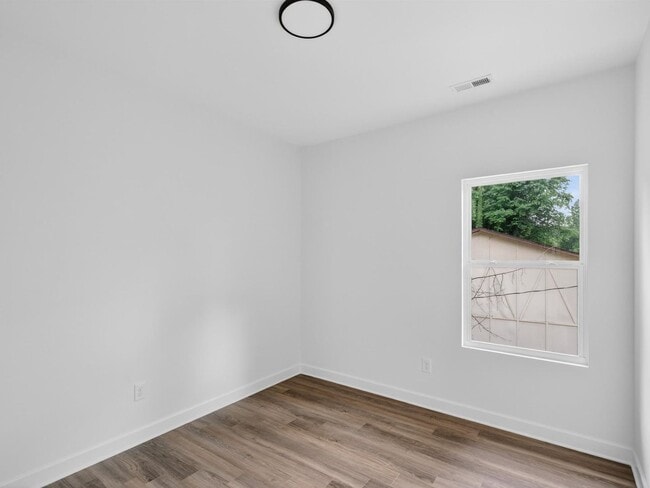 Building Photo - 417 8th St Dr SW