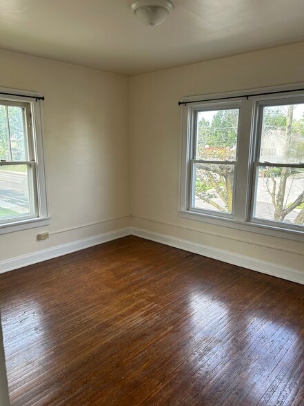 Building Photo - 2870 Indianola Ave