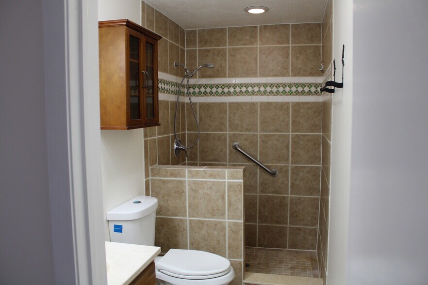 Bathroom 2 Master - 1563 Pawnee St