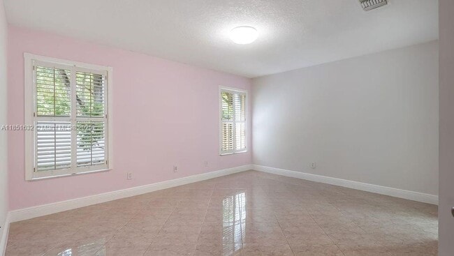 Building Photo - 2957 Quail Run Ln
