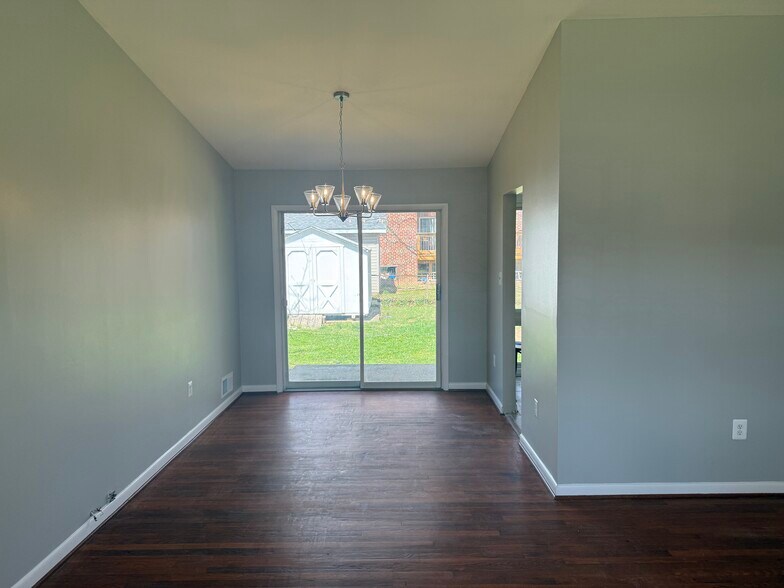 Building Photo - 417 Eisner St