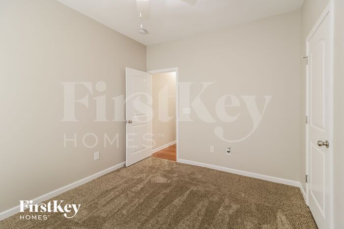 Building Photo - 323 Summergate Dr