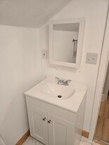 Building Photo - 637 Post Rd