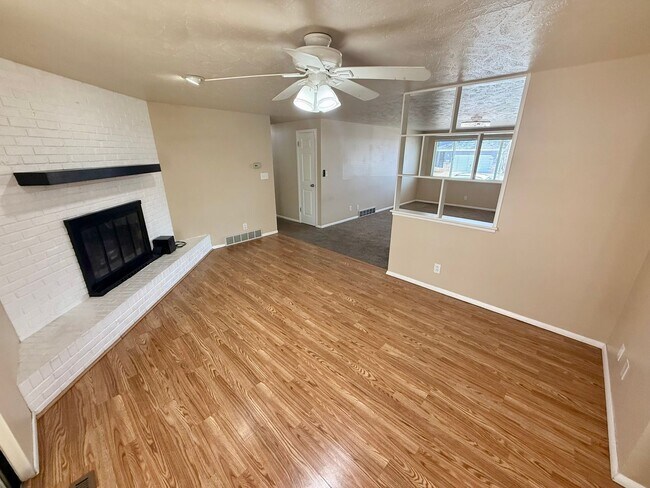 Building Photo - Charming, Updated Ranch-Style Home Near Lake Loveland