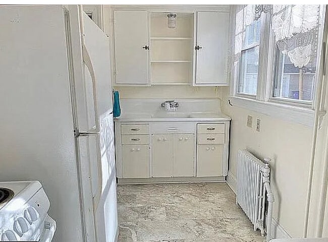 Building Photo - 6 Duplex