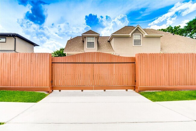 Building Photo - 1403 Wakefield Dr
