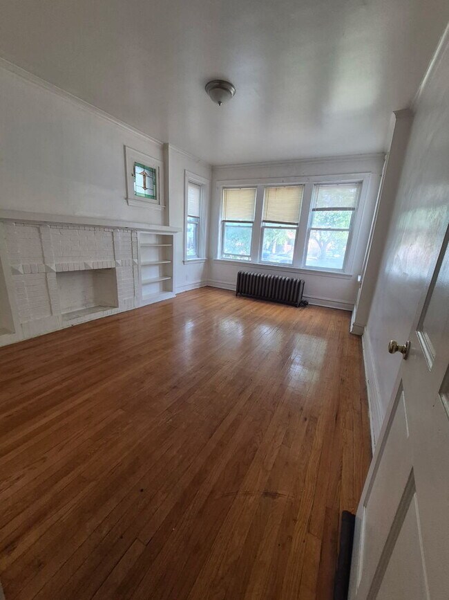 Building Photo - 4722 N Kennicott Ave