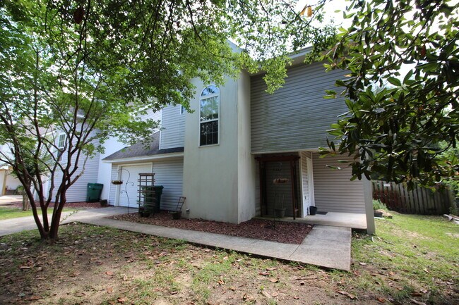 Building Photo - Spacious 3 Bedroom Home in Fort Walton Beach