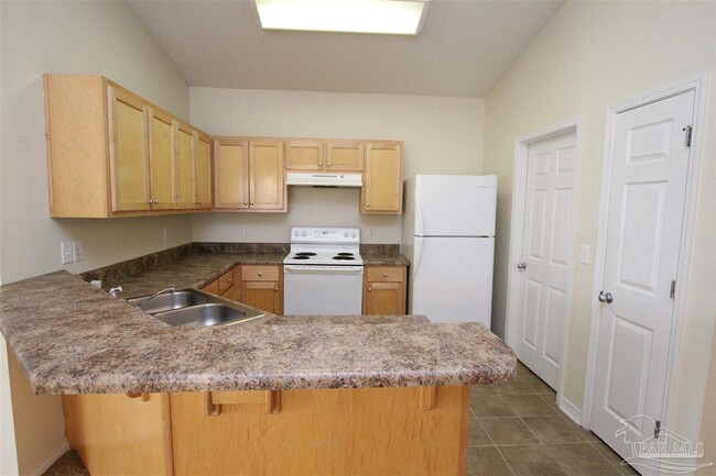 Building Photo - 6531 Tampa Dr