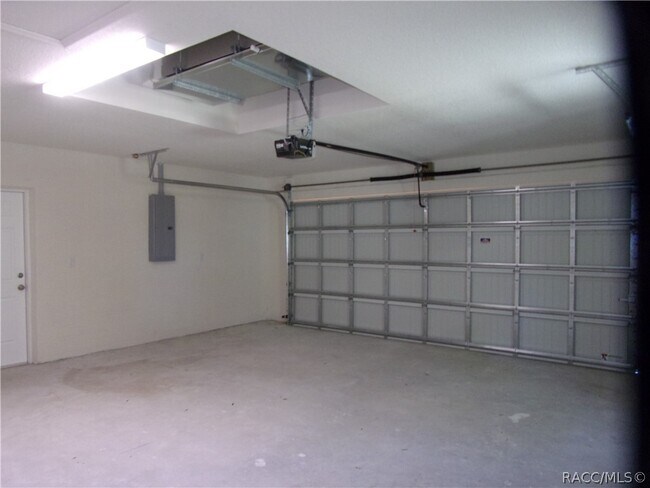 Building Photo - 916 N Independence Hwy