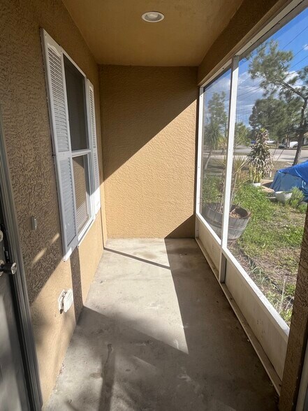 Building Photo - 4712 Golfview Blvd