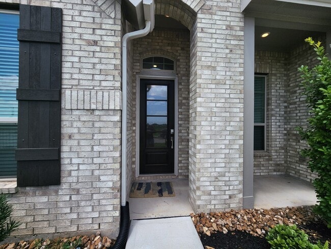Building Photo - 5003 Twin Summit Dr