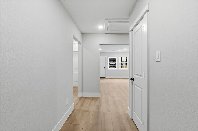 Building Photo - 4610 Providence St