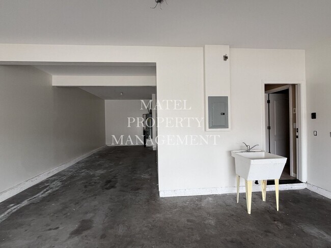 Building Photo - Move in Special see ad