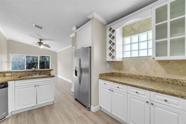 Building Photo - 14761 SW 156th Ave