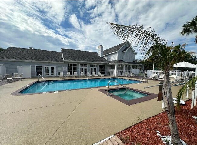 Building Photo - 1222 Bermuda Lakes Ln
