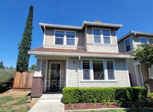 Building Photo - 481 Lexington Dr