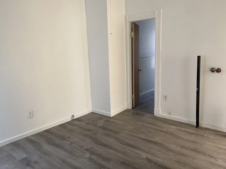 Building Photo - 15-17-17 Euclid Ave