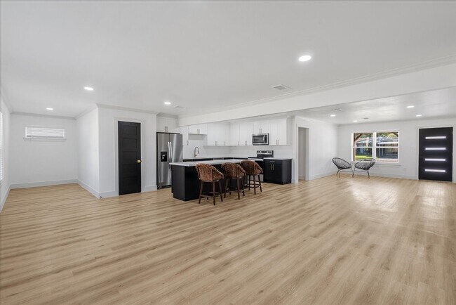 Building Photo - 5219 Cosby St