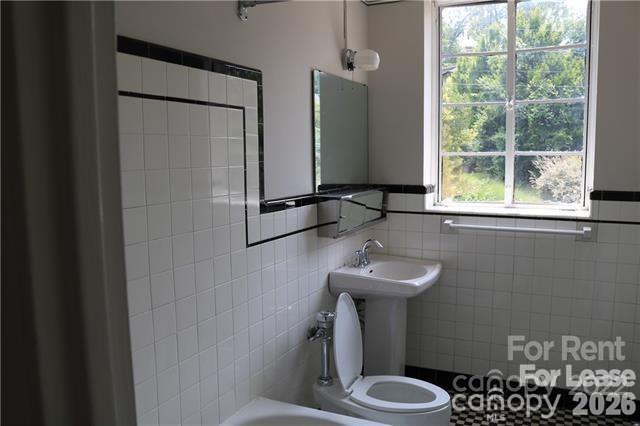 Building Photo - 1121 Myrtle Ave