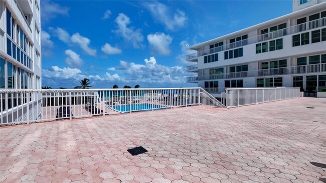 Building Photo - 5401 Collins Ave