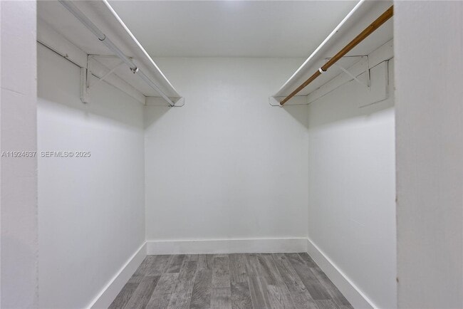 Building Photo - 1655 NE 115th St