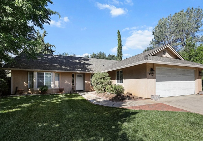 Building Photo - 3-bedroom, 2-bathroom home located in the ...