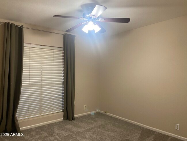 Building Photo - 4325 E Greenway Ln